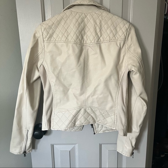 Levi’s White Faux Leather Jacket - Picture 7 of 8